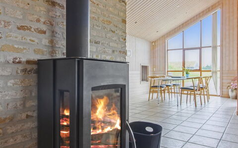 Ran - 1.5Km from the Sea: Træ, Hjem, Veranda, Dæk, Hårdttræ, Tag, Bejdse, Trægulve, Eco Hotel