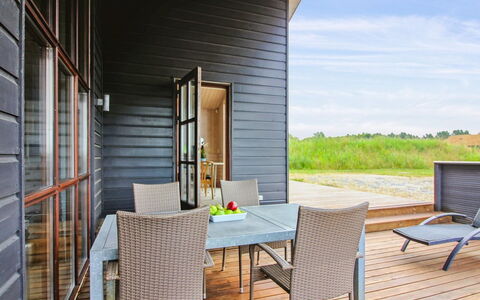 Ran - 1.5Km from the Sea: Træ, Hjem, Veranda, Dæk, Hårdttræ, Tag, Bejdse, Trægulve, Eco Hotel