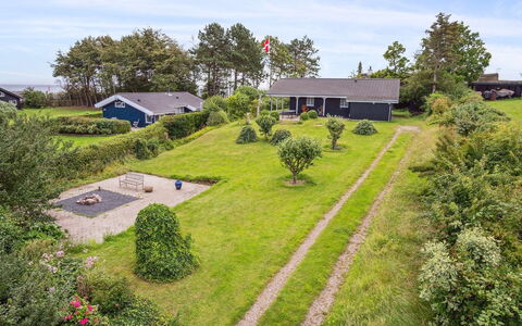 Lazorka - 200M from the Sea: Tag, Hjem, Dør, Sommerhus, Skygge, Sidespor, Gård, Estate, Backyard