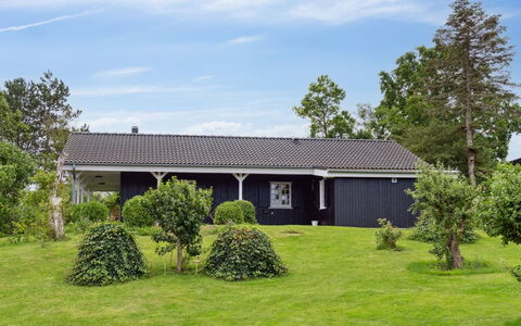 Lazorka - 200M from the Sea: Tag, Hjem, Dør, Sommerhus, Skygge, Sidespor, Gård, Estate, Backyard