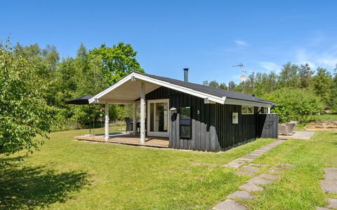 Aldina - 1.6Km from the Sea: Loft, Gulvbelægning, Indretning, Etage, Kompositmateriale, Møbel, Udvej, Hotel, Design, Dagslys