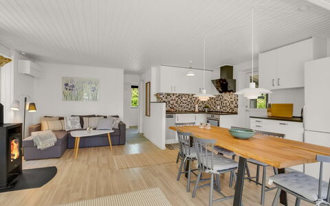 Hendrina - 500M from the Sea: Træ, Tag, Arkitektur, Hjem, Hus, Sommerhus, Sidespor, Hårdttræ, Hældning, Estate