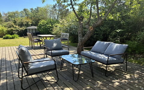 Hendrina - 500M from the Sea: Møbel, Udendørs Møbler, Stol, Have, Udendørs Bord, Design, Armlæn, Bænk, Gårdhave