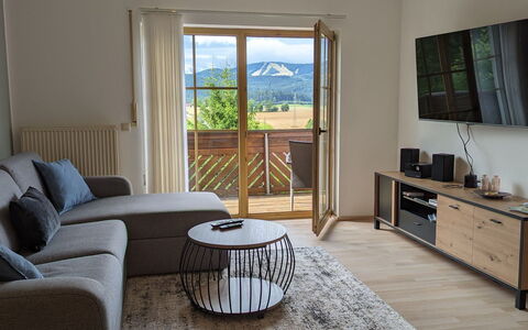 Remawe: Møbel, Cabinetry, Ejendom, Komfort, Bygning, Træ, Countertop, Indretning, Skygge, Vindue