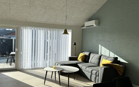 Esger - 900M from the Sea: Loft, Gulvbelægning, Indretning, Etage, Kompositmateriale, Møbel, Udvej, Hotel, Design, Dagslys