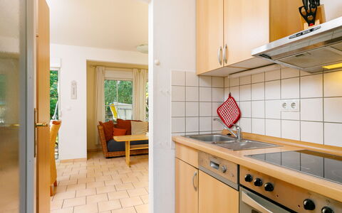 Im Kiefernweg Dhh 21: Cabinetry, Countertop, Ejendom, Møbel, Håndvask, Træ, Køkkenvask, Indretning, Orange, Tap