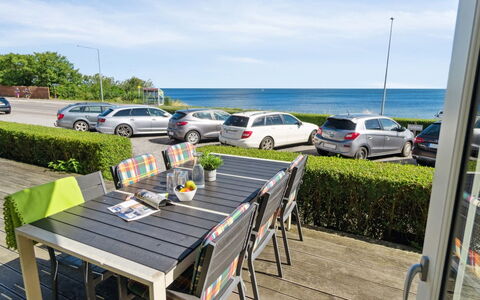 Helin - 100M from the Sea: Svømmepøl, Ferieby