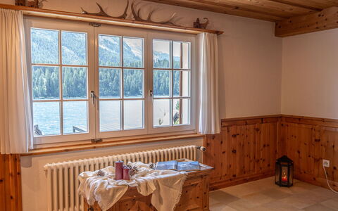 Chesa Anemona al Lej: Ejendom, Vindue, Bygning, Træ, Indretning, Arkitektur, Gulvbelægning, Bejdse, Cabinetry, Etage