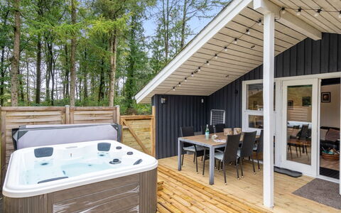 Brynhild - 30Km from the Sea: Hus, Hjem, Tag, Boligområde, Sommerhus, Estate, Stuehus, Lawn, Landscaping, Sidespor