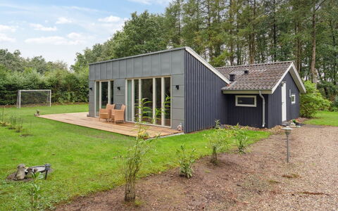 Brynhild - 30Km from the Sea: Hus, Hjem, Tag, Boligområde, Sommerhus, Estate, Stuehus, Lawn, Landscaping, Sidespor
