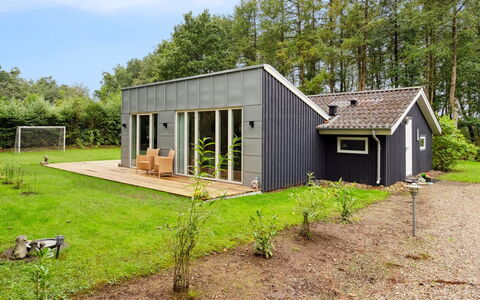 Brynhild - 30Km from the Sea: Hus, Hjem, Tag, Boligområde, Sommerhus, Estate, Stuehus, Lawn, Landscaping, Sidespor