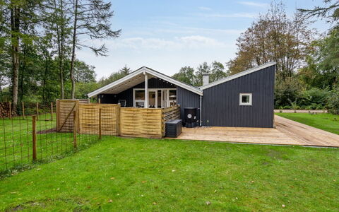 Brynhild - 30Km from the Sea: Hus, Hjem, Tag, Boligområde, Sommerhus, Estate, Stuehus, Lawn, Landscaping, Sidespor