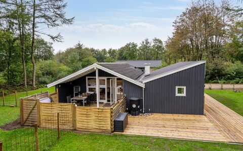 Brynhild - 30Km from the Sea: Hus, Hjem, Tag, Boligområde, Sommerhus, Estate, Stuehus, Lawn, Landscaping, Sidespor