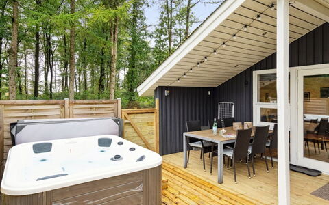 Brynhild - 30Km from the Sea: Hus, Hjem, Tag, Boligområde, Sommerhus, Estate, Stuehus, Lawn, Landscaping, Sidespor