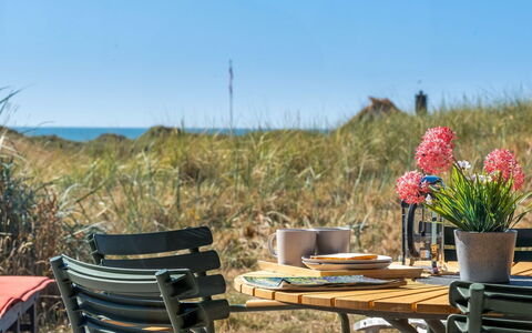 Hoat - 300M from the Sea: Møbel, Blå, Udendørs Møbler, Stol, Sommer, Bord, Udendørs Bord, Hav, Ocean, Strand