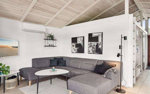 Evald - 400M from the Sea: Tag, Hus, Land Lot, Hjem, Sommerhus, Estate, Garden Bygninger, Skygge, Bjælkehytte, Landscaping