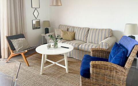 Limoneros: Ejendom, Møbel, Couch, Bord, Indretning, Træ, Komfort, Stue, Etage, Pude