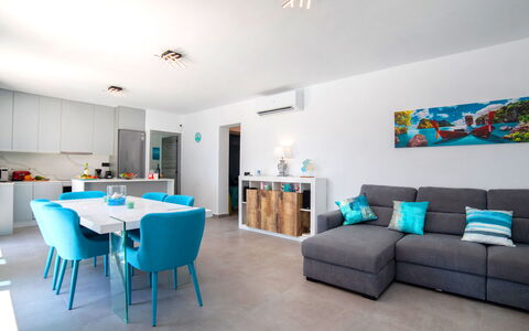 Estrella Azul: Møbel, Bord, Blå, Hus, Etage, Ejendom, Stol, Gulvbelægning, Stue, Loft