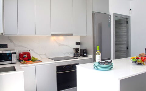 Estrella Azul: Ejendom, Cabinetry, Countertop, Køkken Apparat, Komfur, Køkken, Husholdningsapparat, Indretning, Håndvask, Gulvbelægning