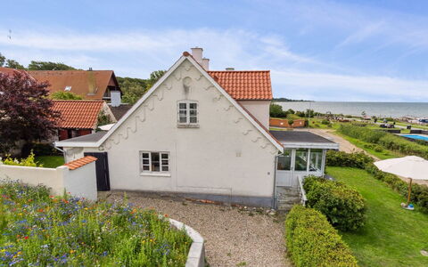 Merete - 50M from the Sea: Svømmepøl, Ferieby