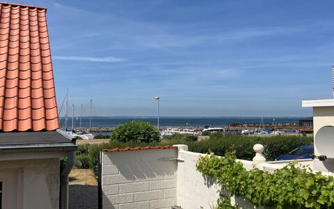 Merete - 50M from the Sea: Tag, Hus, Hjem, Sommerhus, Sidespor, Estate, Indkørsel, Garden Bygninger, Gård, Skur