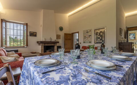 Casa Di Luca, Pool, Castelnuovo Berardenga: Bord, Møbel, Ejendom, Stol, Billedramme, Bygning, Azure, Vindue, Dug, Indretning