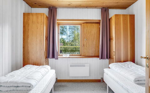 Hakon - 550M from the Sea: Træ, Indretning, Etage, Gulvbelægning, Soveværelse, Seng, Værelse, Loft, Sengetøj, Hårdttræ