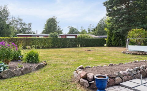 Hakon - 550M from the Sea: Græs, Have, Busk, Land Lot, Lawn, Backyard, Bunddække, Landscaping, Gård