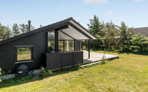Annvy - 400M from the Sea: Træ, Hus, Hjem, Tag, Sommerhus, Sidespor, Garden Bygninger, Dør, Veranda, Skur
