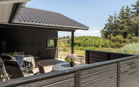 Annvy - 400M from the Sea: Træ, Sidespor, Hjem, Tag, Kompositmateriale, Sommerhus, Veranda, Dæk, Planke, Hårdttræ