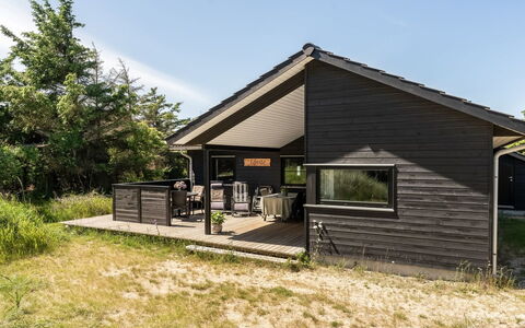 Annvy - 400M from the Sea: Træ, Hus, Tag, Sommerhus, Hjem, Sidespor, Landdistrikt, Dør, Veranda, Garden Bygninger