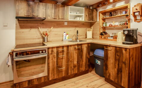 Dolní Jílovice: Countertop, Cabinetry, Køkkenvask, Ejendom, Møbel, Køkken Apparat, Tap, Træ, Køkken, Belysning