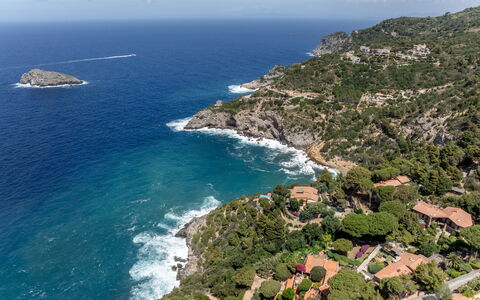 Argentarola House, Porto Santo Stefano, Seaview An: Vand, Himmel, Azure, Naturlige Landskab, Coastal Og Oceaniske Landskabsformer, Terræn, Træ, Plante, Landskab, Bjerg