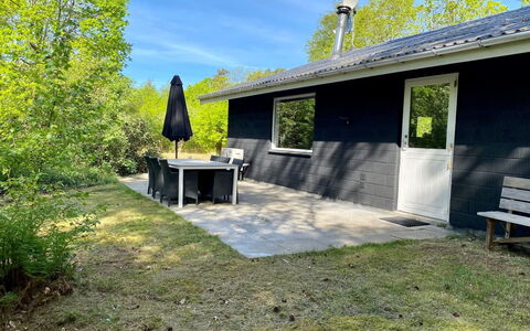 Idalina - 700M from the Sea: Hus, Hjem, Sommerhus, Skygge, Backyard, Have, Garden Bygninger, Gård, Lawn, Sidespor