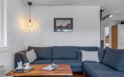Idalina - 700M from the Sea: Møbel, Gulvbelægning, Væg, Indretning, Træ, Etage, Couch, Loft, Værelse, Stue