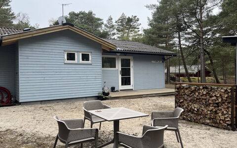 Alita - 300M from the Sea: Træ, Møbel, Lejlighed, Værelse, Loft, Bejdse, Stol, Hårdttræ, Klarlak, Tømmer
