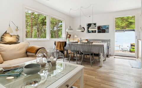 Alita - 300M from the Sea: Indretning, Møbel, Gulvbelægning, Træ, Couch, Loft, Etage, Stue, Værelse, Trægulve