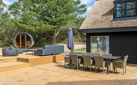 Hejdie - 750M from the Sea: Loft, Gulvbelægning, Indretning, Etage, Kompositmateriale, Møbel, Udvej, Hotel, Design, Dagslys