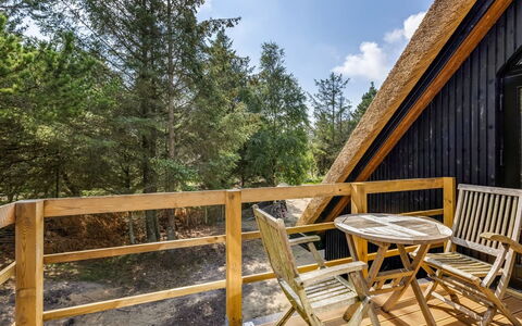 Hejdie - 750M from the Sea: Loft, Gulvbelægning, Indretning, Etage, Kompositmateriale, Møbel, Udvej, Hotel, Design, Dagslys
