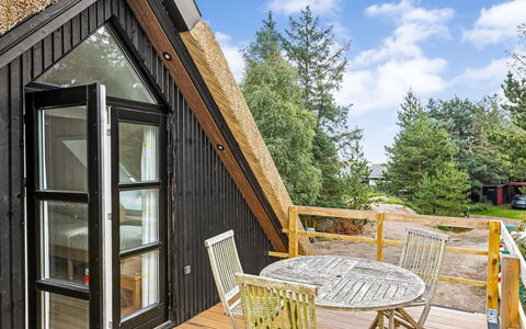 Hejdie - 750M from the Sea: Loft, Gulvbelægning, Indretning, Etage, Kompositmateriale, Møbel, Udvej, Hotel, Design, Dagslys
