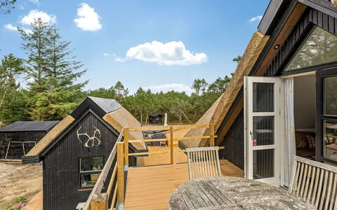 Hejdie - 750M from the Sea: Loft, Gulvbelægning, Indretning, Etage, Kompositmateriale, Møbel, Udvej, Hotel, Design, Dagslys