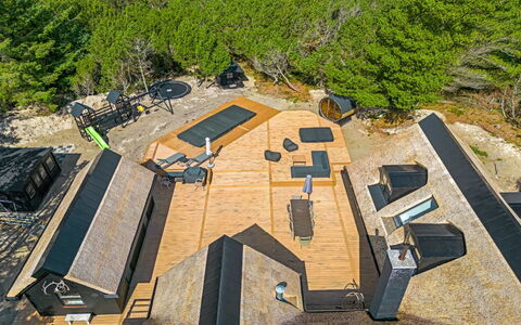 Hejdie - 750M from the Sea: Loft, Gulvbelægning, Indretning, Etage, Kompositmateriale, Møbel, Udvej, Hotel, Design, Dagslys