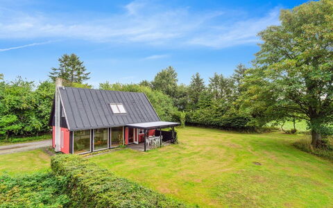 Thana - 8Km from the Sea: Hus, Hjem, Dør, Tag, Sommerhus, Estate, Have, Skygge, Sidespor, Gård