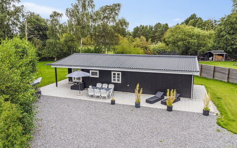 Merilin - 300M from the Sea: Tag, Hjem, Dør, Sommerhus, Skygge, Sidespor, Gård, Estate, Backyard