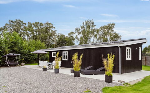 Merilin - 300M from the Sea: Tag, Hjem, Dør, Sommerhus, Skygge, Sidespor, Gård, Estate, Backyard