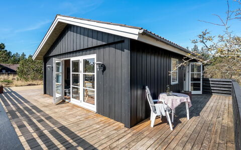 Andrea - 1.6Km from the Sea: Træ, Sommerhus, Planke, Hårdttræ, Skygge, Dæk, Sidespor, Skur, Hytte, Garden Bygninger