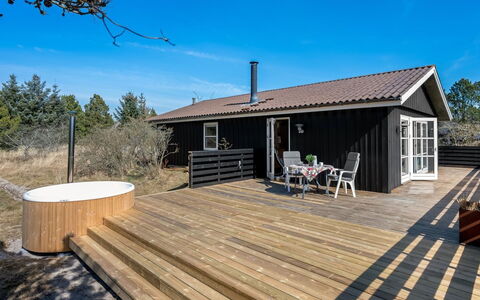 Andrea - 1.6Km from the Sea: Træ, Hårdttræ, Hus, Planke, Sommerhus, Dæk, Kompositmateriale, Bejdse, Trægulve, Bjælkehytte