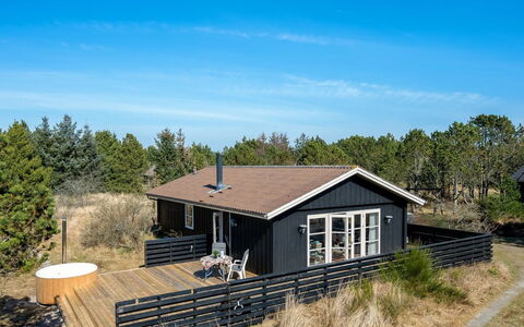 Andrea - 1.6Km from the Sea: Træ, Bejdse, Planke, Hårdttræ, Sommerhus, Dæk, Sidespor, Skygge, Trægulve, Garden Bygninger