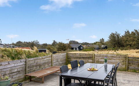 Hilmer - 180M from the Sea: Hus, Hjem, Dør, Tag, Sommerhus, Estate, Have, Skygge, Sidespor, Gård