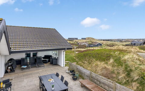 Hilmer - 180M from the Sea: Hus, Hjem, Dør, Tag, Sommerhus, Estate, Have, Skygge, Sidespor, Gård